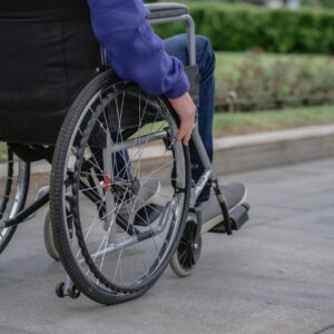 Servizio di noleggio carrozzine, deambulatori per anziani ed ausili medici elettromedicali per magnetoterapia - è possibile noleggiare su Roma e dintorni - sedia a rotelle 02